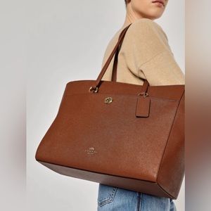 Coach Leather Tote 🤎